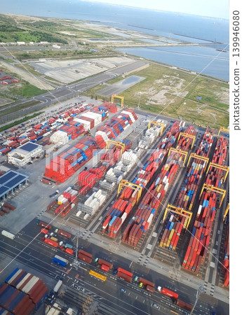 Container Container 139946080