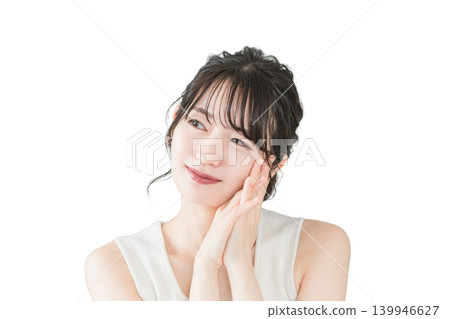 Asian women with beautiful skin who use skincare products (organic, additive-free) 139946627