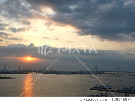 Watching the sunrise in Yokohama Port, Tokyo Bay Watching the sunrise in Yokohama Port, Tokyo Bay 139946974