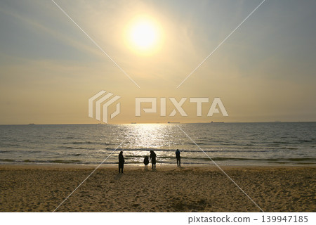 Sunset on the west coast of South Korea - Dusk at Daecheon Beach [Boryeon City, South Korea] 139947185