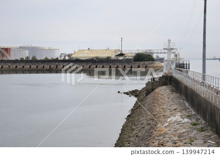 Squirting breakwater Squirting breakwater 139947214