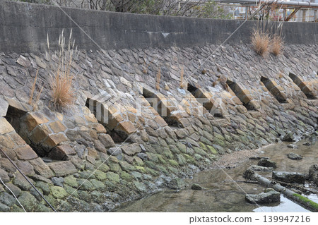 Squirting breakwater 139947216