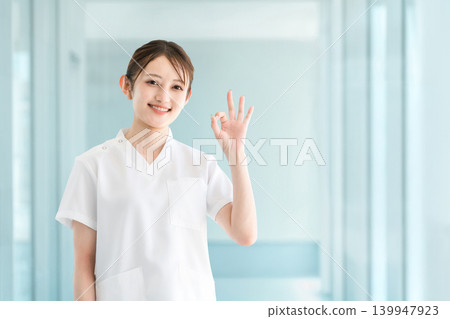 Young Asian women in scrubs, such as doctors, nurses, caregivers, and emergency physicians (OK, nice) Young Asian women in scrubs, such as doctors, nurses, caregivers, and emergency physicians (OK, nice) 139947923