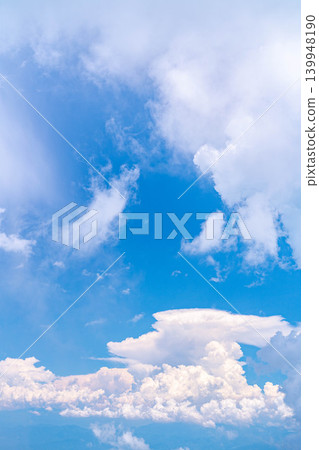 [Summer Scenery] Dynamic cumulonimbus clouds and blue sky seen from the summit of Mt. Chogatake [Nagano Prefecture] 139948190