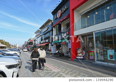 [Boryeong City, South Korea] Scenery of the restaurant district in front of Daecheon Beach on the west coast of South Korea. 139948290