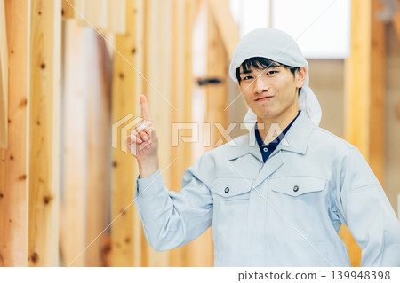 工人在建築工地工作 139948398