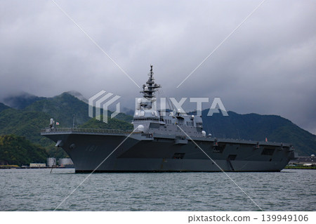 從觀光船上看到的停泊的驅逐艦。 139949106