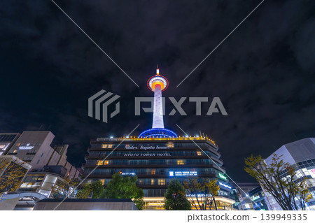 Beautiful night view and Kyoto Tower illumination (JR Kyoto Station) Beautiful night view and Kyoto Tower illumination (JR Kyoto Station) 139949335