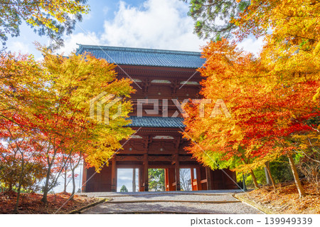 秋天的高野山,秋天的大門和楓葉 秋天的高野山,秋天的大門和楓葉 139949339