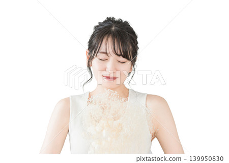 手捧花束的亞洲女性（新娘，婚禮） 139950830