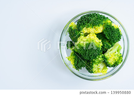 玻璃碗裡的煮西蘭花 玻璃碗裡的煮西蘭花 139950880