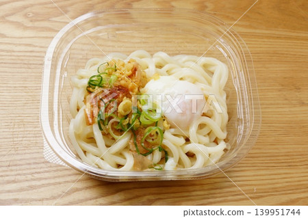 冰烏龍麵配溏心蛋 冰烏龍麵配溏心蛋 139951744