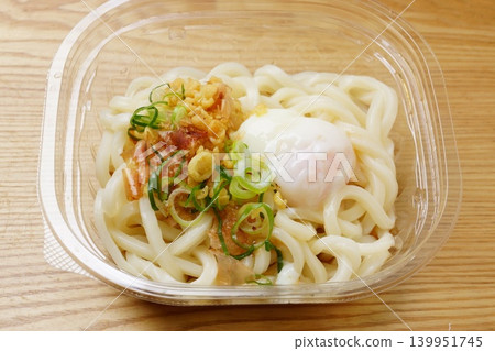 冰烏龍麵配溏心蛋 冰烏龍麵配溏心蛋 139951745
