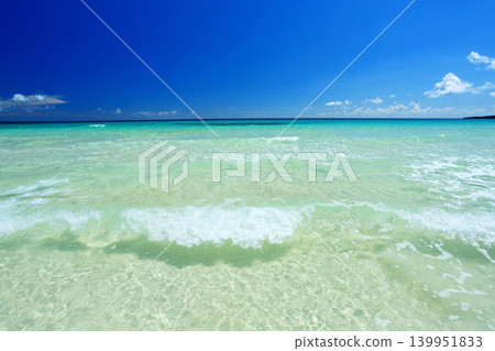 沖繩：碧海清澈，景色優美。 139951833