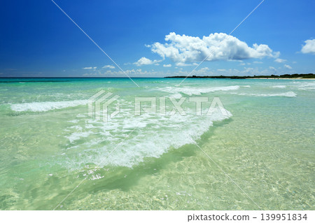 沖繩:碧海清澈,景色優美。 沖繩:碧海清澈,景色優美。 139951834