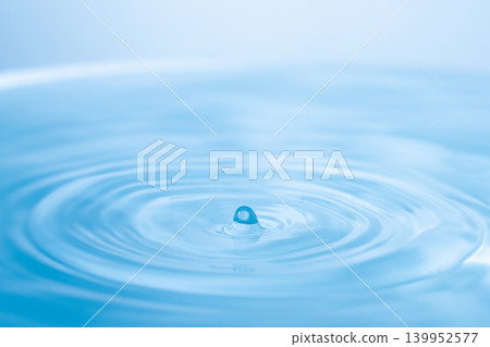 water splash action shot 139952577