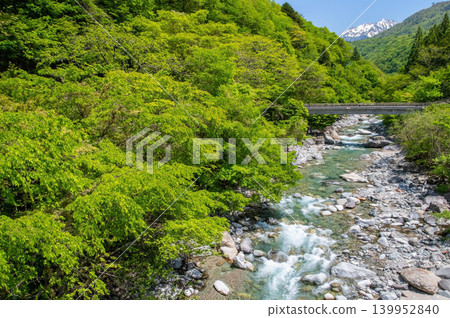 Fresh green scenery around Shinhotaka no Yu in Okuhida Onsenkyo (Takayama City, Gifu Prefecture) Fresh green scenery around Shinhotaka no Yu in Okuhida Onsenkyo (Takayama City, Gifu Prefecture) 139952840