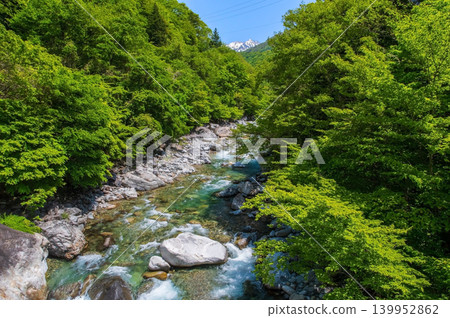 奧飛驒溫泉鄉新穗高之湯周圍的清新綠色景色(岐阜縣高山市) 奧飛驒溫泉鄉新穗高之湯周圍的清新綠色景色(岐阜縣高山市) 139952862