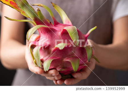 Fresh dragon fruit holding by woman hand, Tropical fruit in summer season Fresh dragon fruit holding by woman hand, Tropical fruit in summer season 139952999