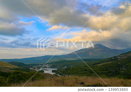 Mount Tateshina as seen from the Venus Line in autumn. 139953893