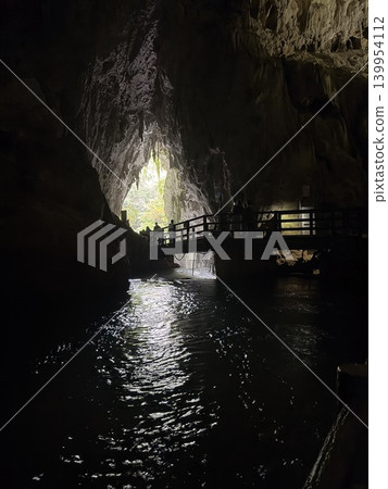 cave cave 139954112