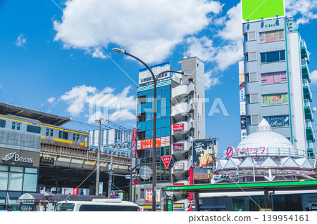 東京中央線阿佐谷車站前的景色；阿佐谷珍珠中心入口。 139954161
