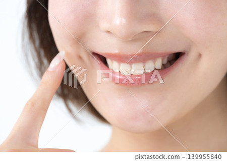 女性,口腔區域,牙齒 女性,口腔區域,牙齒 139955840