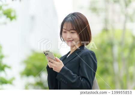 商務女性智能手機 139955853