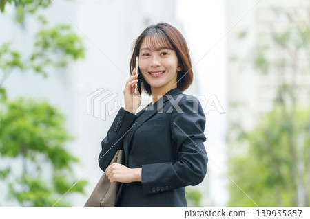 Business, woman, outdoors, phone call Business, woman, outdoors, phone call 139955857