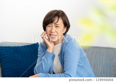 Toothache, Female, Jaw Toothache, Female, Jaw 139956008