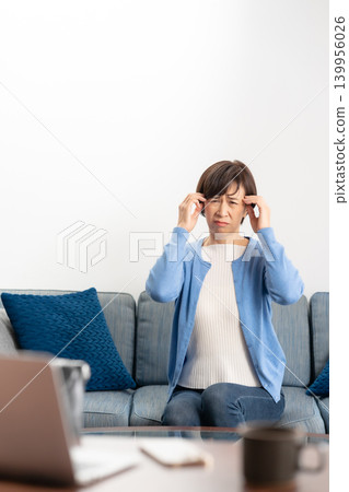 Female headache 139956026