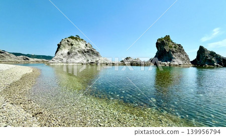 A beautiful spring day at Jodogahama Beach in Miyako City, Iwate Prefecture, with its clear blue sky, white rhyolite rock formations, and emerald green water. 139956794