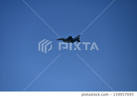 A spectacular air show! F-2 fighter jets that protect the nation. 139957093