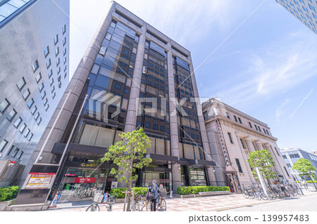 A comparison of the modern office building and the historic building of Shizuoka Bank's headquarters [Shizuoka City, Shizuoka Prefecture] 139957483