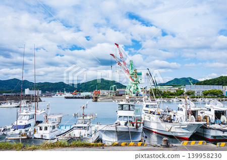 Under a clear blue sky, a refreshing view of the port town, with ships in Kushikino Port and cranes at the shipyard visible. Under a clear blue sky, a refreshing view of the port town, with ships in Kushikino Port and cranes at the shipyard visible. 139958230