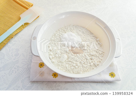 製作麵團 139958324