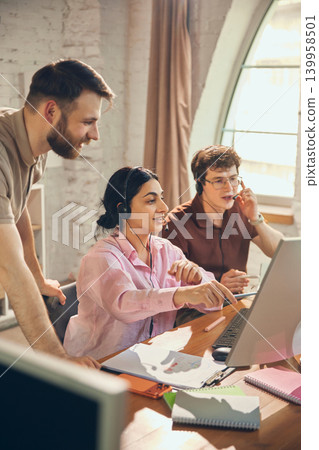 Support supervisor coaching agents during active client calls. Support supervisor coaching agents during active client calls. 139958501
