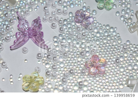 Various scattered beads Various scattered beads 139958659