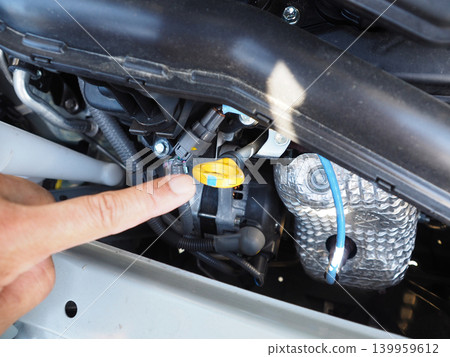 Check the oil level gauge. 139959612