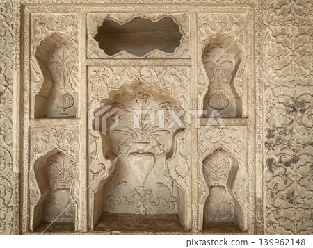 The famous Amber Fort, the fortified residence of Raja Man Singh I in the northern suburbs of Jaipur, India 139962148