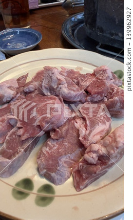 Yakiniku restaurant menu: Offal and pork belly on a plate Yakiniku restaurant menu: Offal and pork belly on a plate 139962927