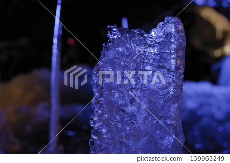 Mysterious ice formations spread across Narusawa Ice Cave in Yamanashi Prefecture Mysterious ice formations spread across Narusawa Ice Cave in Yamanashi Prefecture 139963249