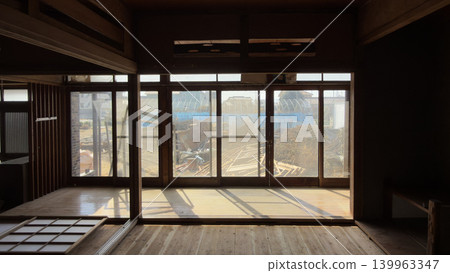 House demolition site: Windows of an old wooden house from the Showa era House demolition site: Windows of an old wooden house from the Showa era 139963347