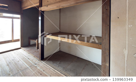 房屋拆除工地，老房子，房間裡的壁櫥 139963349