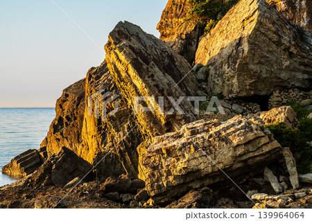 Sunset over Tatekami Rock in Minato [Karatsu City, Saga Prefecture] 139964064