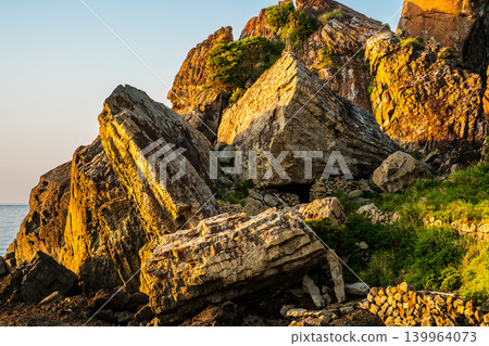 Sunset over Tatekami Rock in Minato [Karatsu City, Saga Prefecture] 139964073