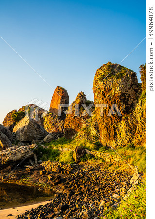 Sunset over Tatekami Rock in Minato [Karatsu City, Saga Prefecture] 139964078