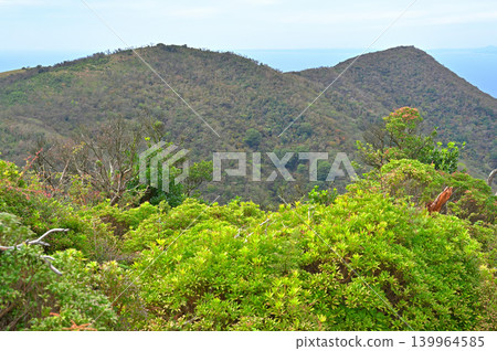 從玉山山頂眺望伊豆半島、伊豆山脊步道、禦尾台。 從玉山山頂眺望伊豆半島、伊豆山脊步道、禦尾台。 139964585