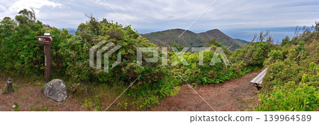 從伊豆半島伊豆山脊步道玉之山的山頂可以欣賞到禦尾台的全景。 139964589