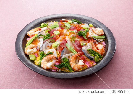 Spanish mackerel chirashi sushi 139965164